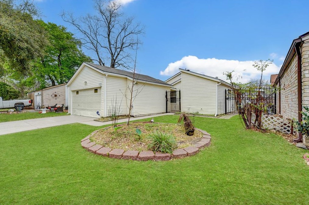 11366 Oakcenter Dr, Houston, TX 77072