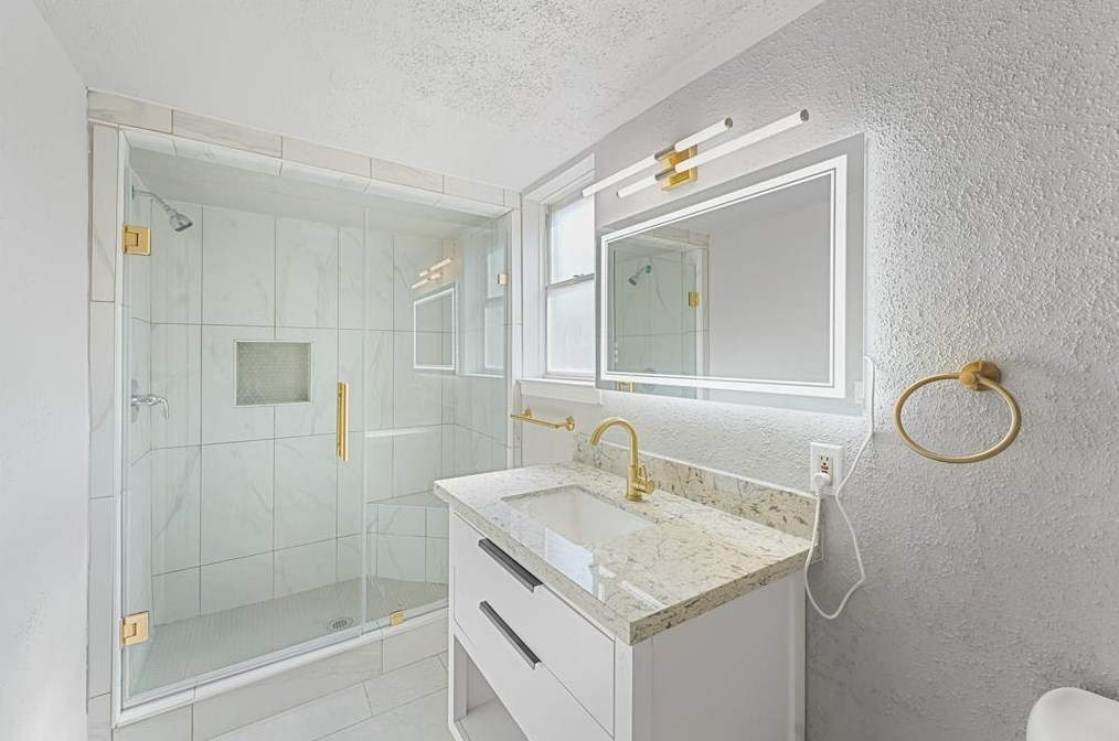6502 Leedale, Houston TX  77016-2415 exterior