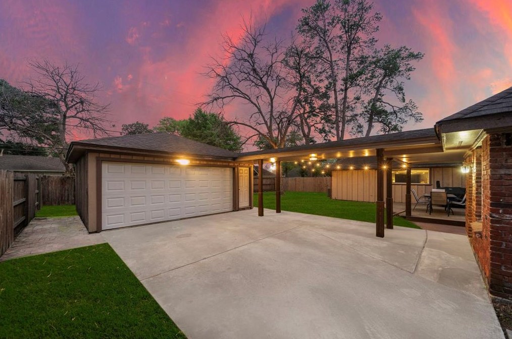 1206 Shadeland Dr, Houston TX  77043-4226 exterior