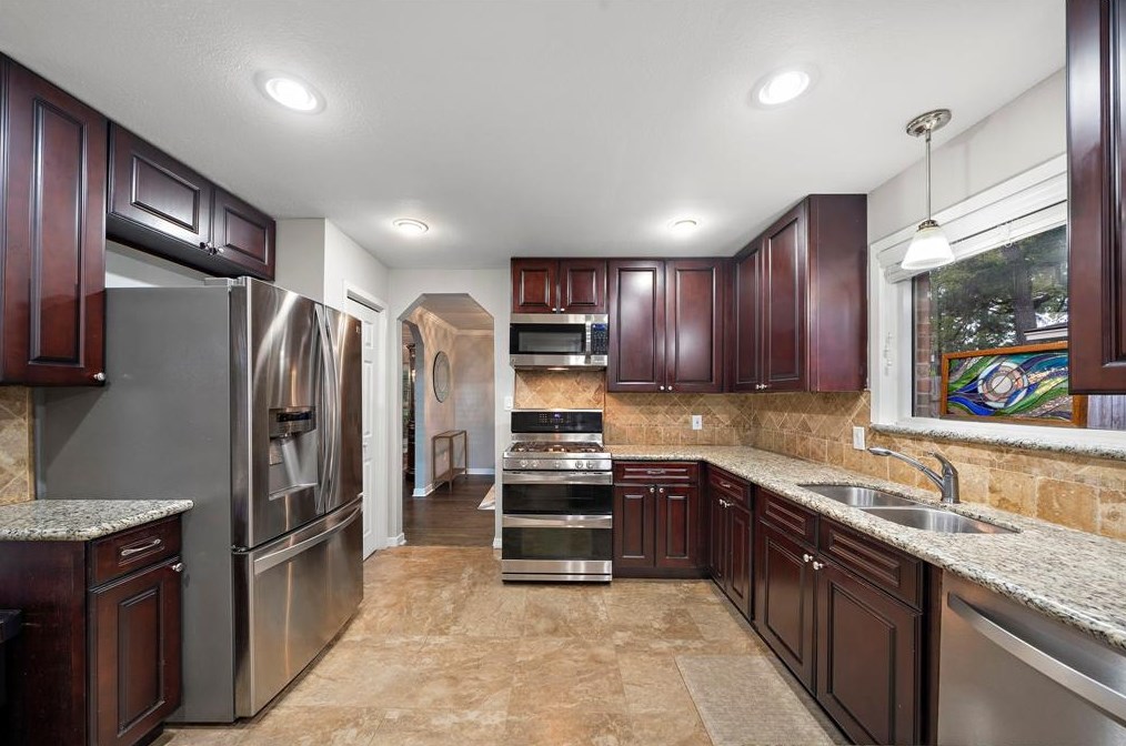 1206 Shadeland Dr, Houston TX  77043-4226 exterior
