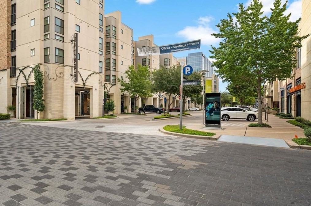 1206 Shadeland Dr, Houston TX  77043-4226 exterior