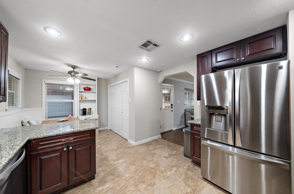 1206 Shadeland Dr, Houston TX  77043-4226 exterior