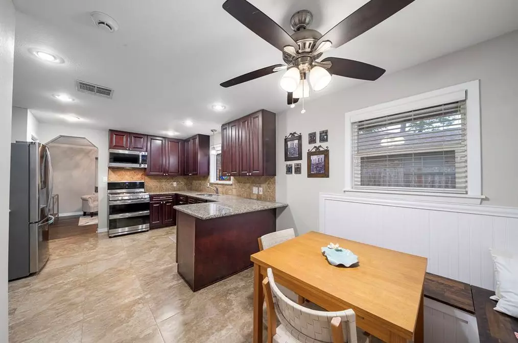 1206 Shadeland Dr, Houston TX  77043-4226 exterior