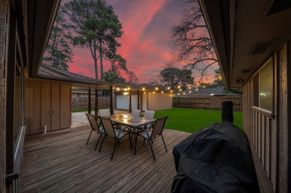 1206 Shadeland Dr, Houston TX  77043-4226 exterior