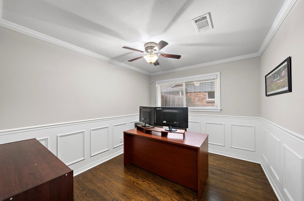 1206 Shadeland Dr, Houston TX  77043-4226 exterior