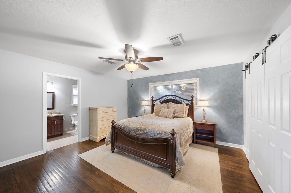 1206 Shadeland Dr, Houston TX  77043-4226 exterior