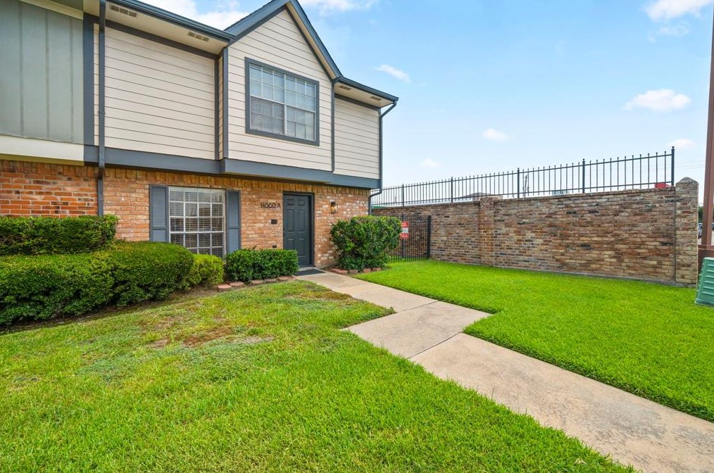 14660 Perthshire Rd, Houston TX  77079-7705 exterior