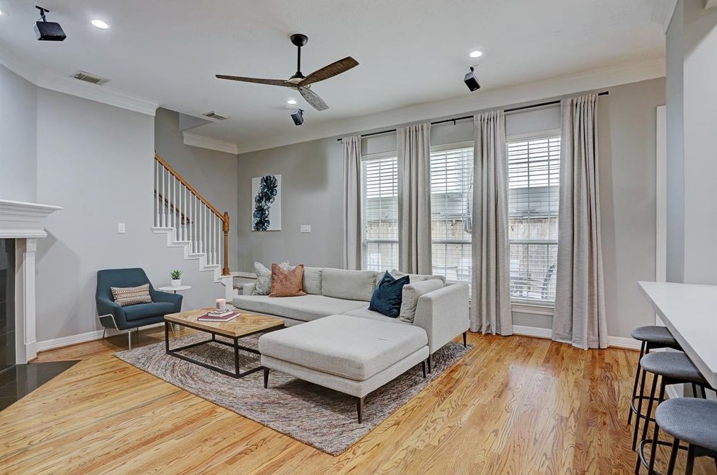 2662 Shady Acres Lndg, Houston TX  77008-7078 exterior
