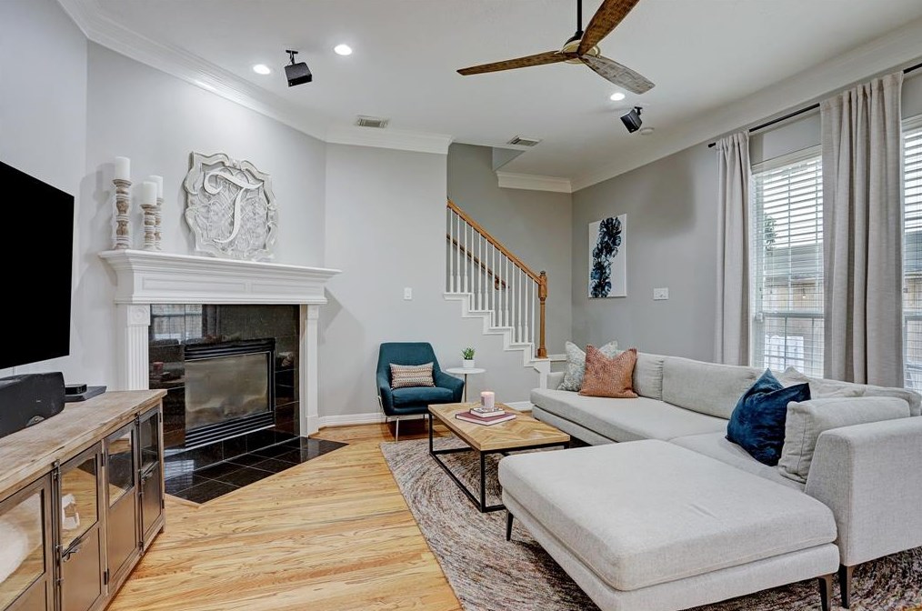 2662 Shady Acres Lndg, Houston TX  77008-7078 exterior