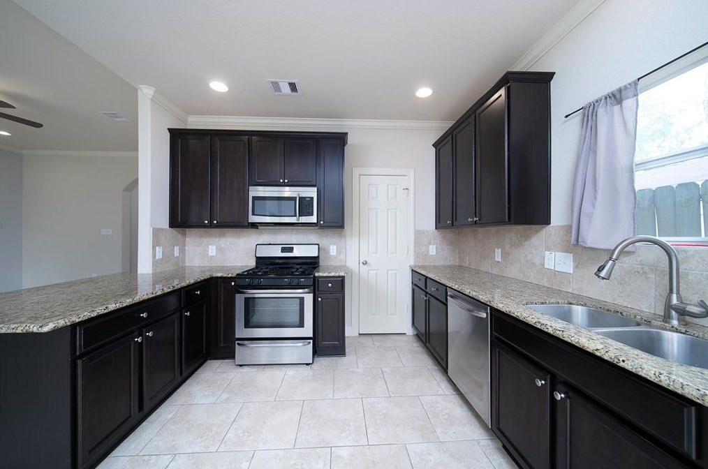 8101 Cannon St, Houston TX  77051-1110 exterior