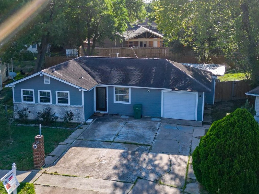 708 Nell St, Pasadena, TX 77506-3208