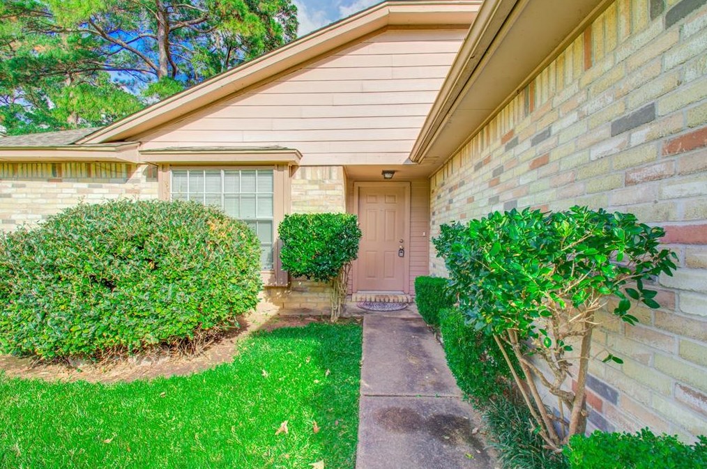 16226 Cutten Rd, Houston, TX 77070