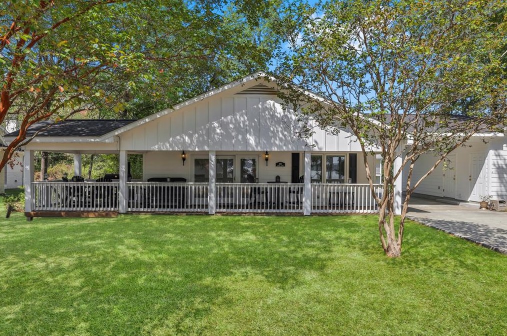 485 Harbor Dr, Onalaska, TX 77360