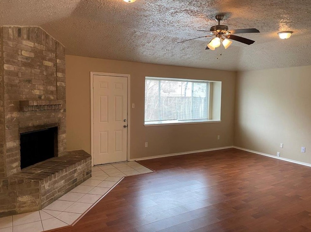 1005 Canyon Springs Dr, Morgans Point, TX 77571