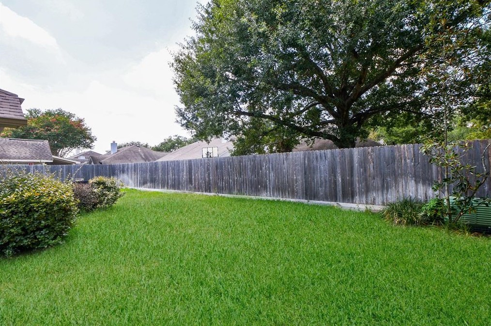 12902 Dove Pt Ln, Houston TX  77041-4257 exterior
