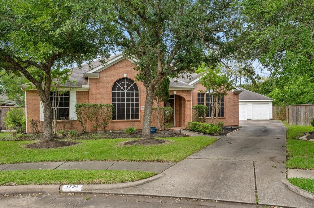 1734 Wind Trace Cv, Sugar Land, TX 77479