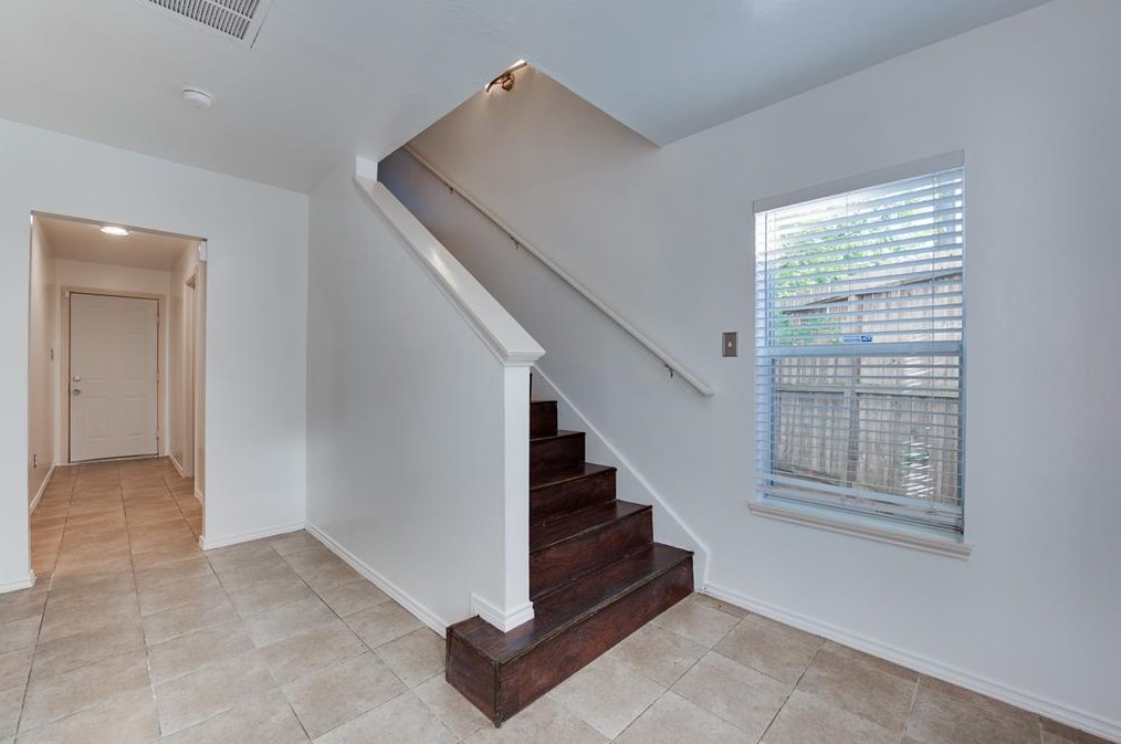 2735 Woodridge Manor Dr, Houston, TX 77087