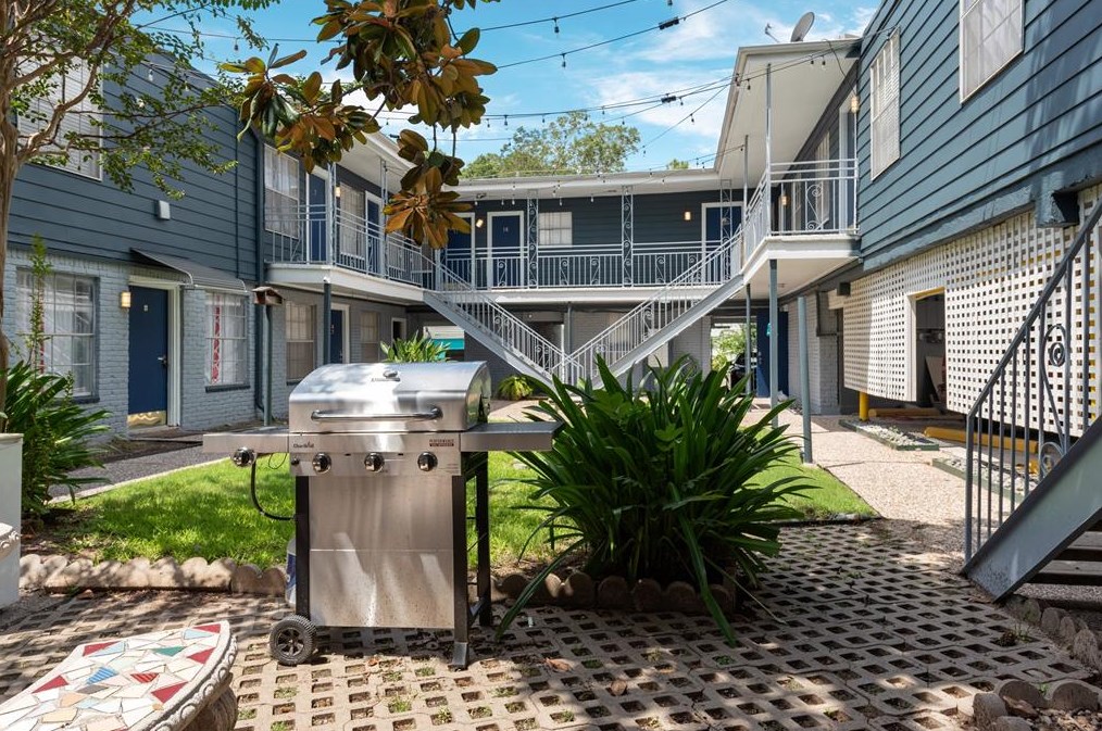 3611 Graustark St, Houston TX  77006-4250 exterior