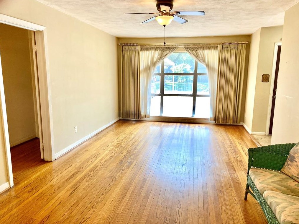 2218 Nina Lee Ln, Houston TX  77092-5240 exterior