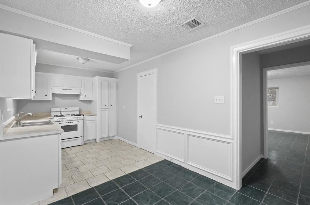 13715 Rampchester Ln, Houston TX  77015-1410 exterior