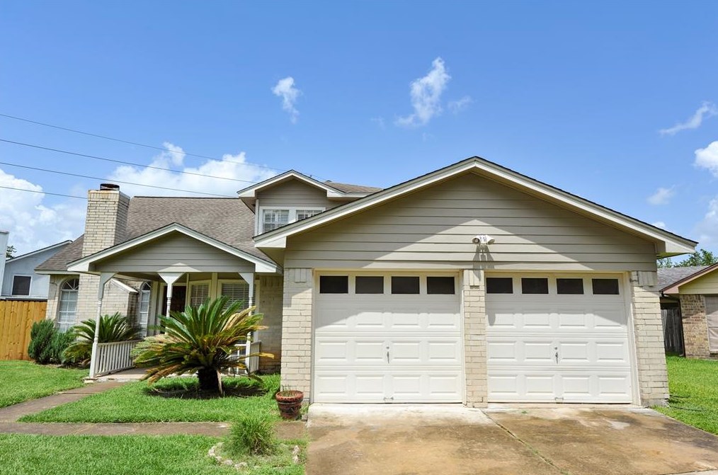 3202 Kempwood Dr, Sugar Land, TX 77479