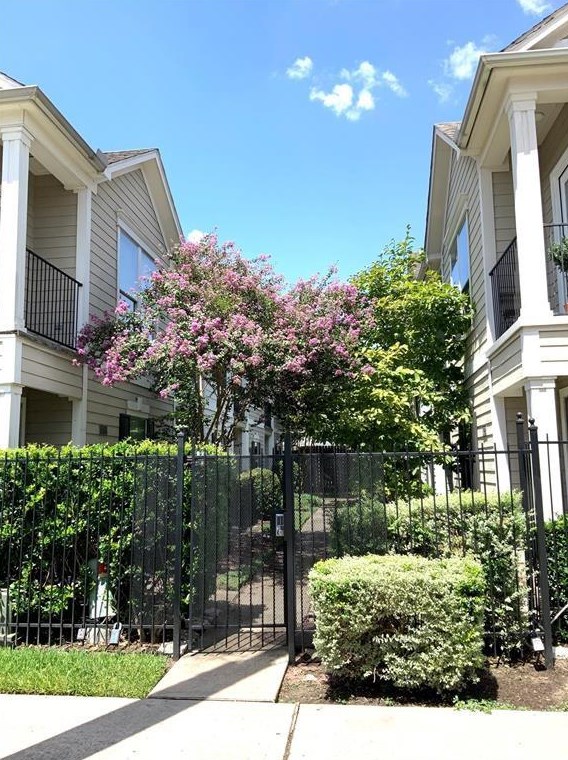 1717 Stuart St, Houston, TX 77004