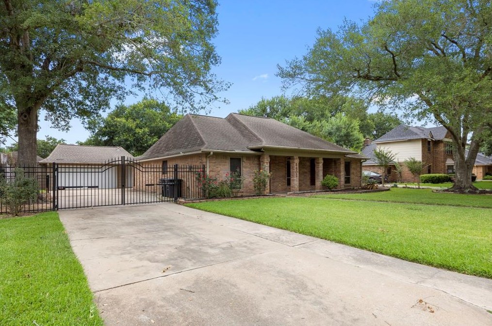 6802 Cedar Ln, Katy, TX 77493-2208