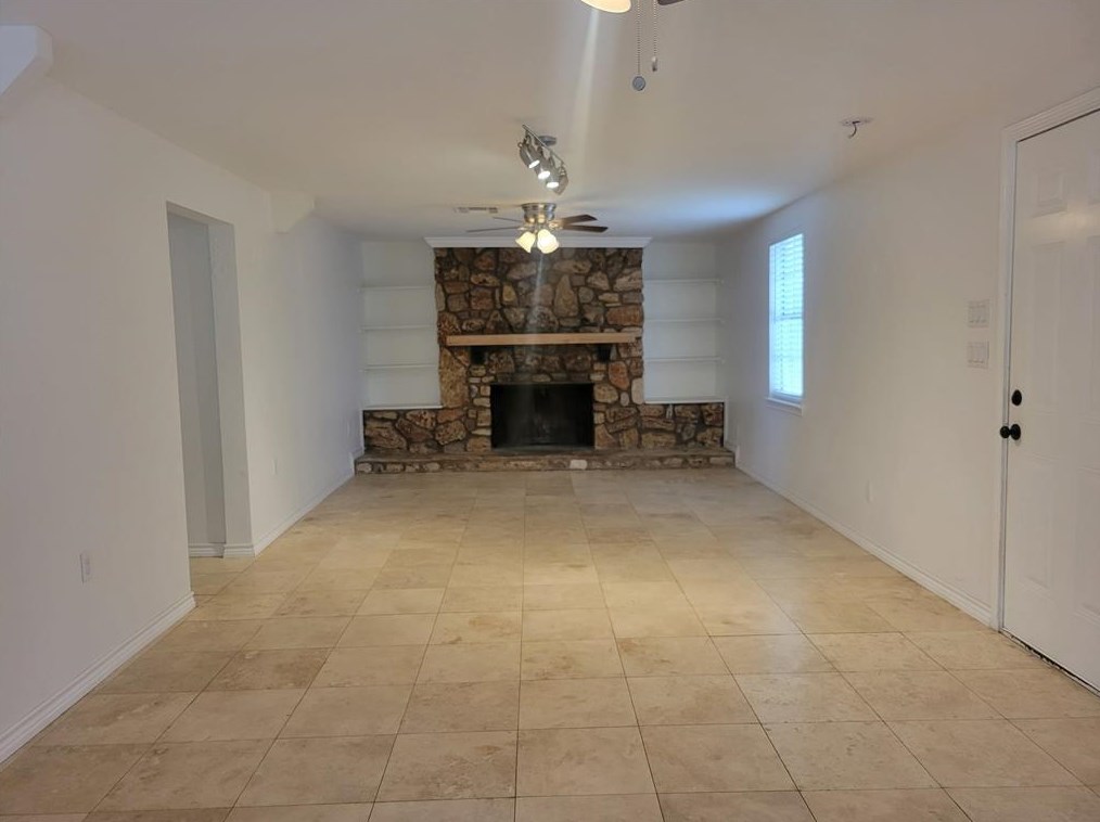 7810 Oakridge Dr, Hitchcock, TX 77563-1807
