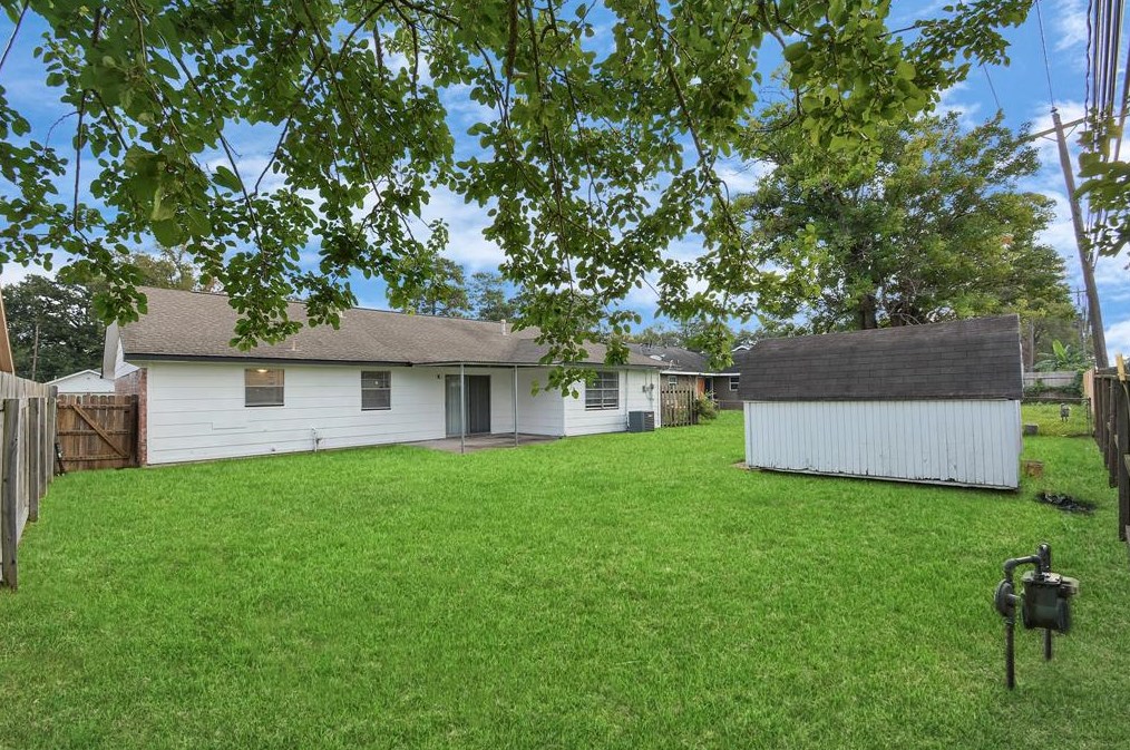 13918 Hollypark Dr, Houston TX  77015-3008 exterior