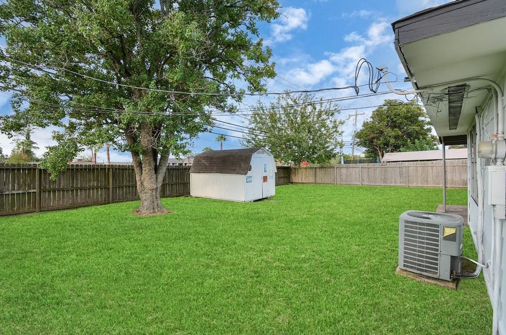 13918 Hollypark Dr, Houston TX  77015-3008 exterior