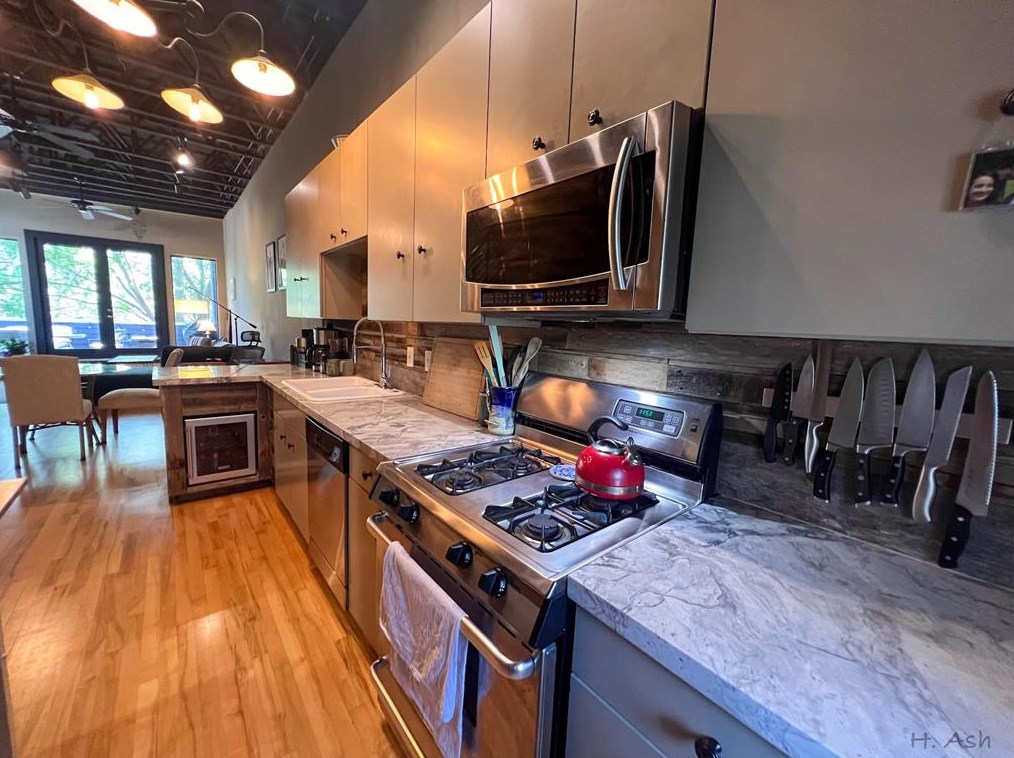 1014 Columbus St, Houston TX  77019-4346 exterior