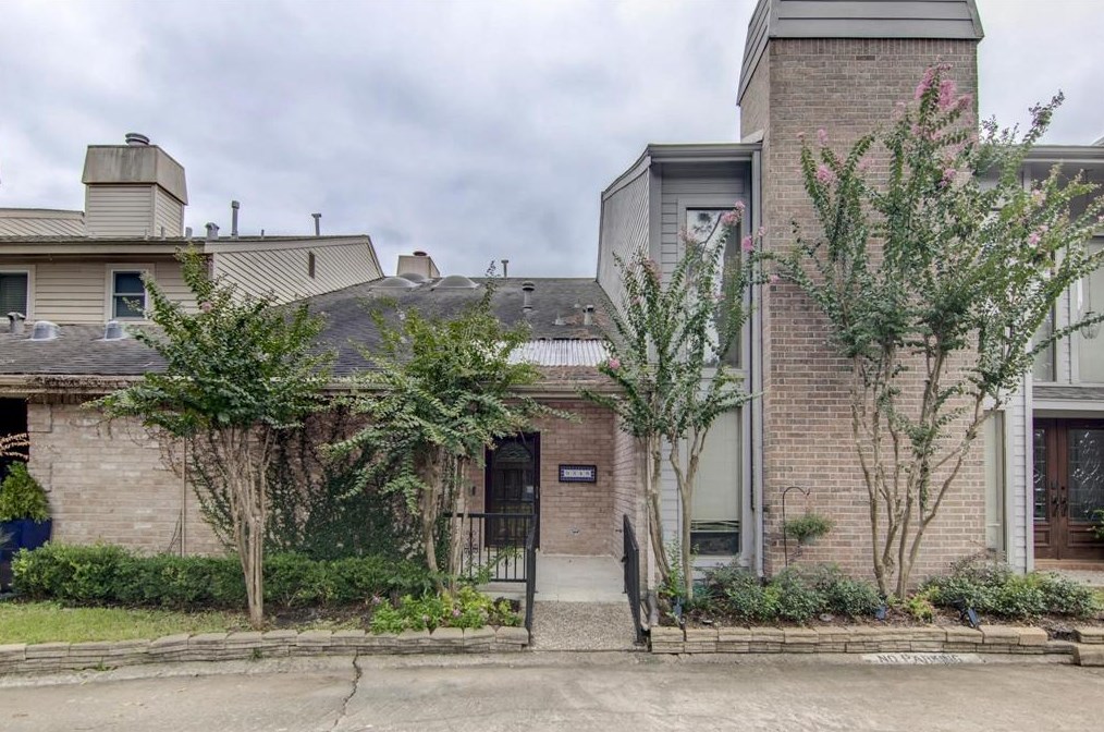 9348 Briar Forest Dr, Houston TX  77063-1036 exterior