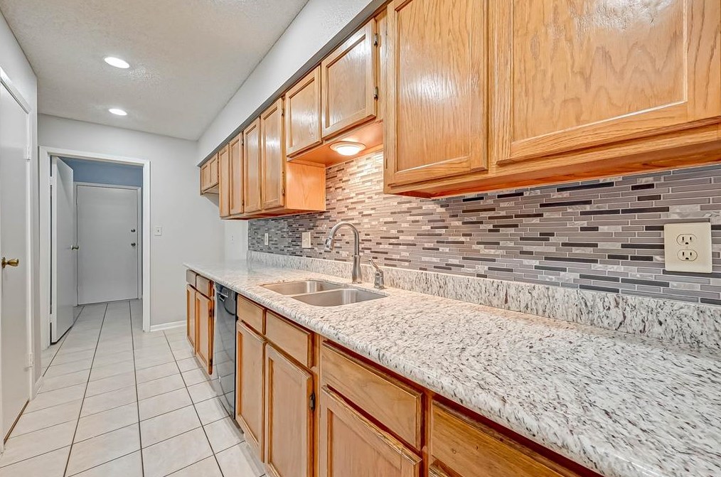 2211 Highland Hills Dr, Sugar Land TX  77478-4349 exterior