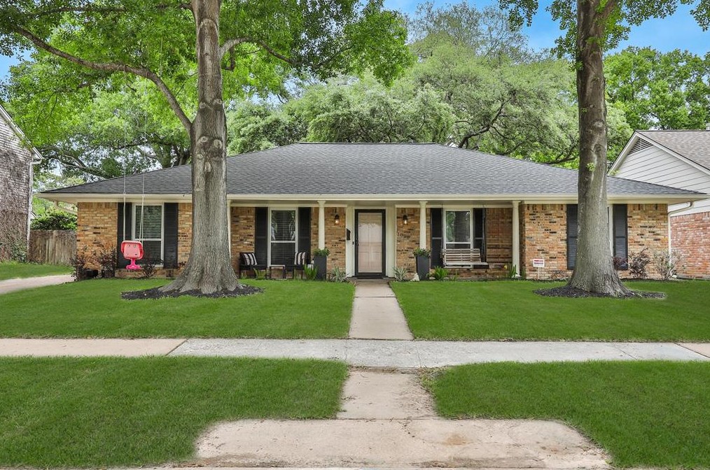 1028 Cheshire Ln, Houston, TX 77018