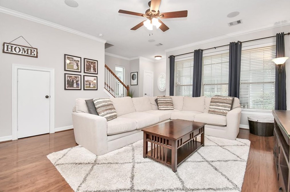 1811 Woodbend Village Ct, Houston, TX 77055-2062