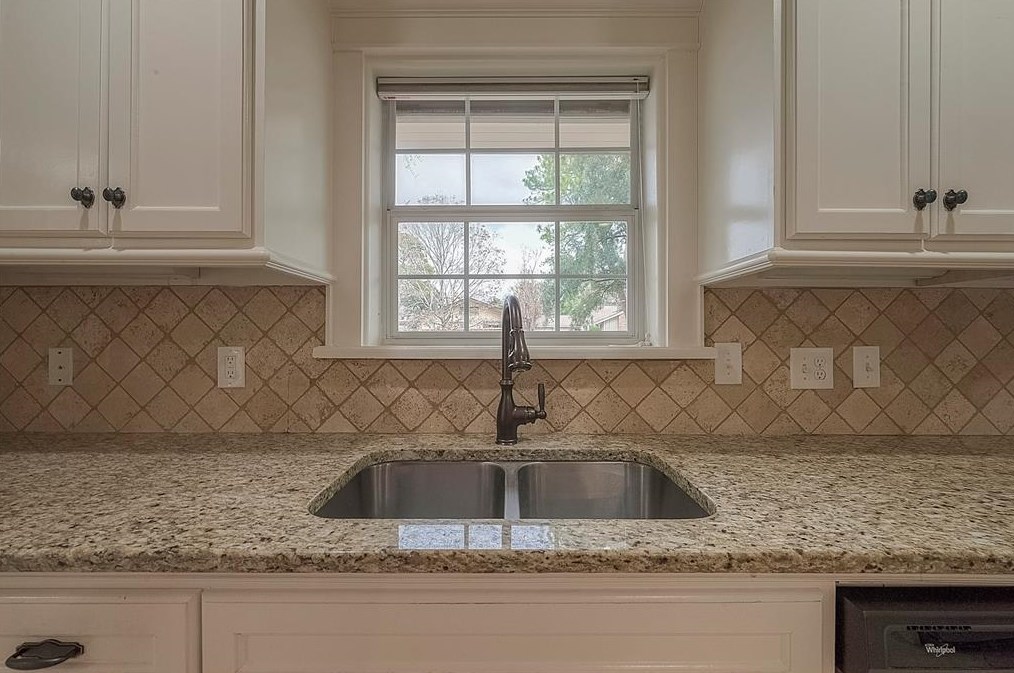 5446 Kingfisher Dr, Houston TX  77096-6111 exterior