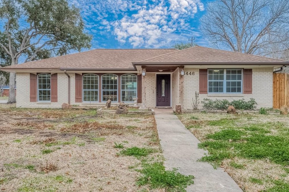 5446 Kingfisher Dr, Houston, TX 77096-6111