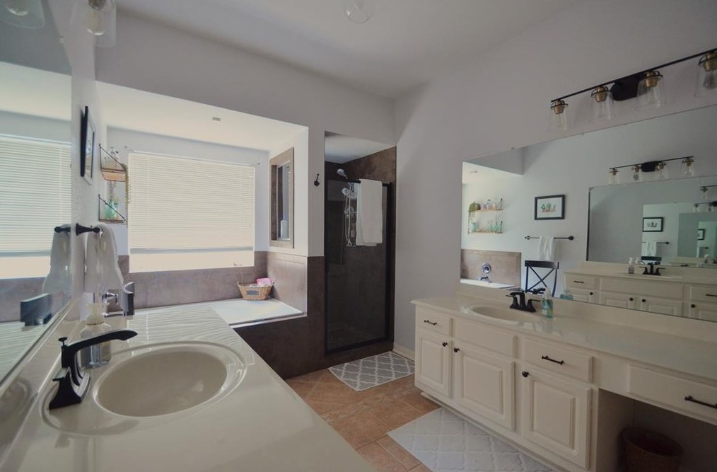 13611 Country Grn Ct, Houston TX  77059-3559 exterior