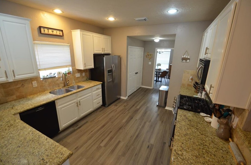 13611 Country Grn Ct, Houston TX  77059-3559 exterior