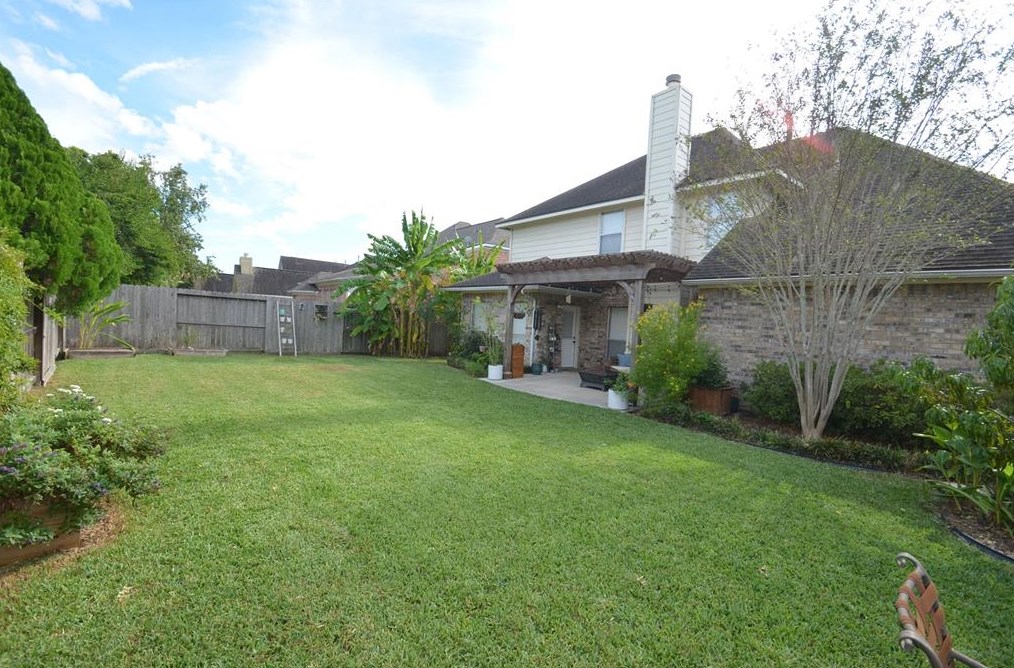 13611 Country Grn Ct, Houston TX  77059-3559 exterior