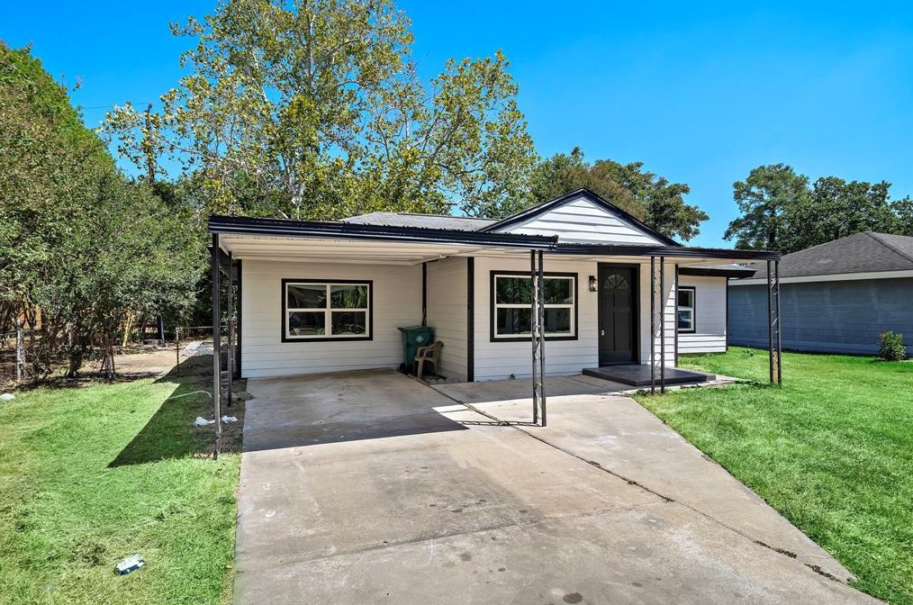 1004 W Harris Ave, Pasadena, TX 77506