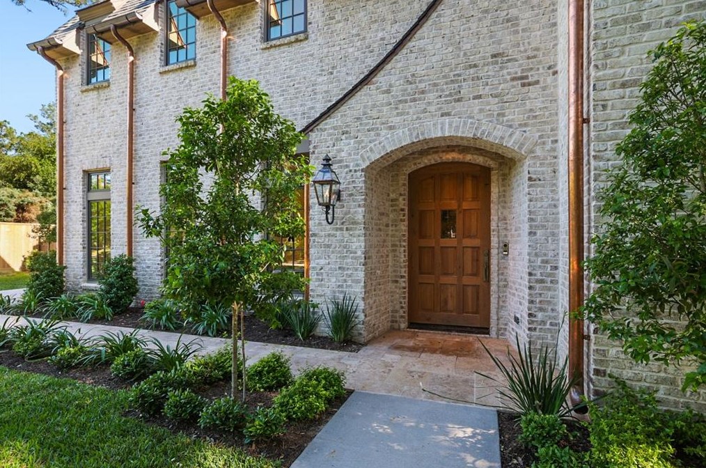 11111 Meadowick Dr, Houston, TX 77024-7503
