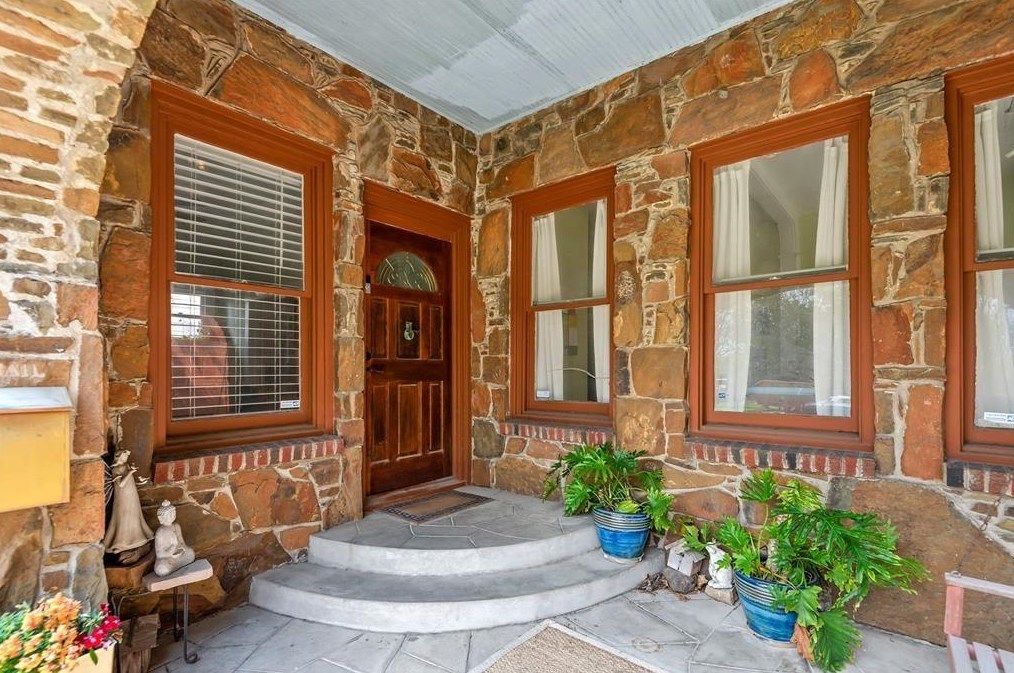 4415 Walker St, Houston, TX 77023-1145
