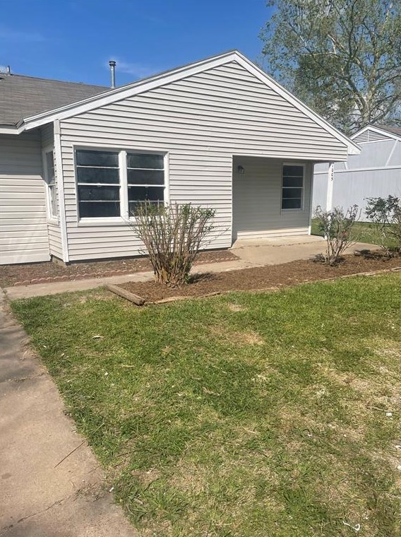 1005 Southampton St, Angleton, TX 77515