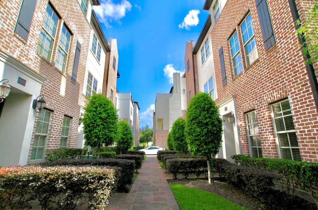 2045 Fannin Station N, Houston, TX 77045