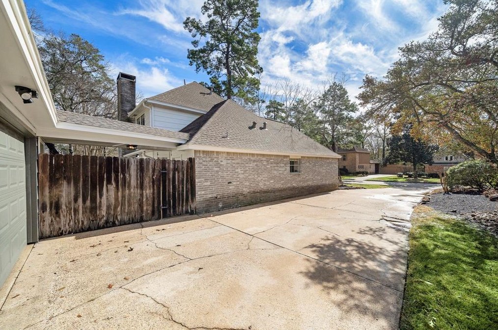 5323 Timber Shade Dr, Humble TX 77345-1700 exterior