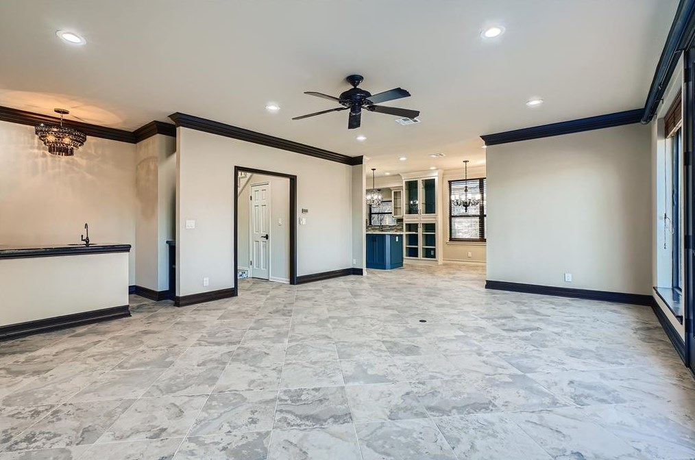 2 Hickory Shadows Dr, Houston TX  77055-6739 exterior