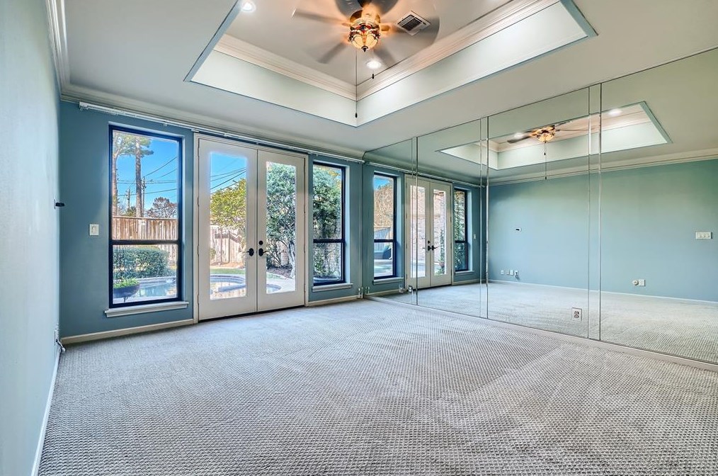 2 Hickory Shadows Dr, Houston TX  77055-6739 exterior