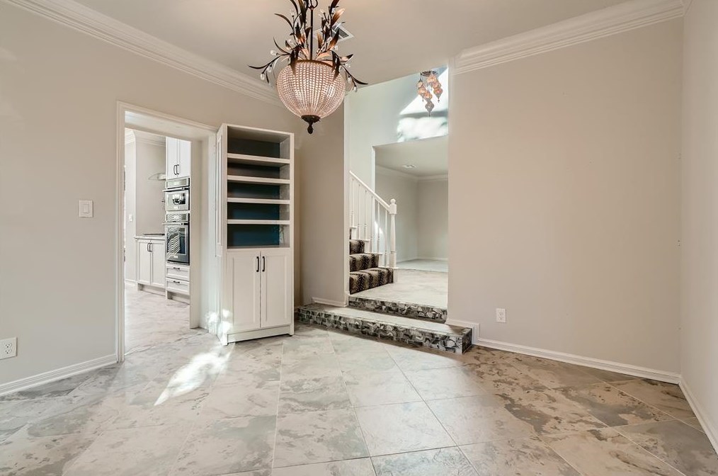 2 Hickory Shadows Dr, Houston TX  77055-6739 exterior