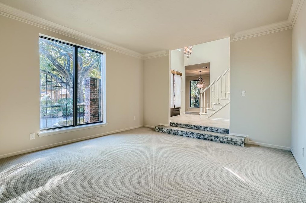 2 Hickory Shadows Dr, Houston TX  77055-6739 exterior